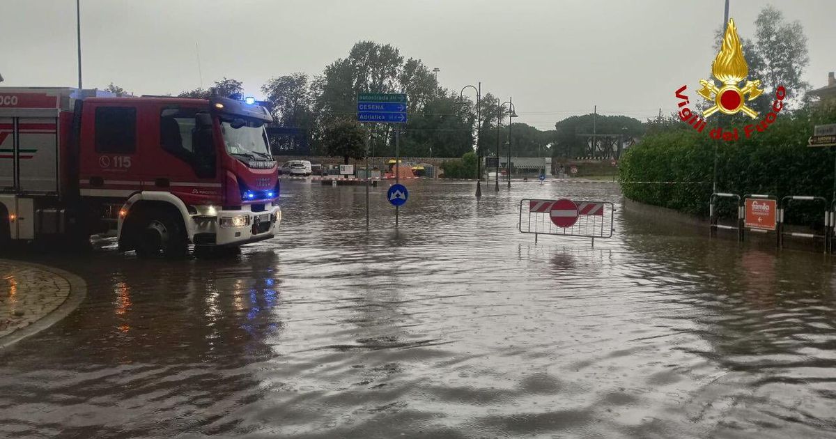 Vague de mauvais temps du Nord au Sud Bologne envahie par les eaux, l’aéroport de Palerme inondé.