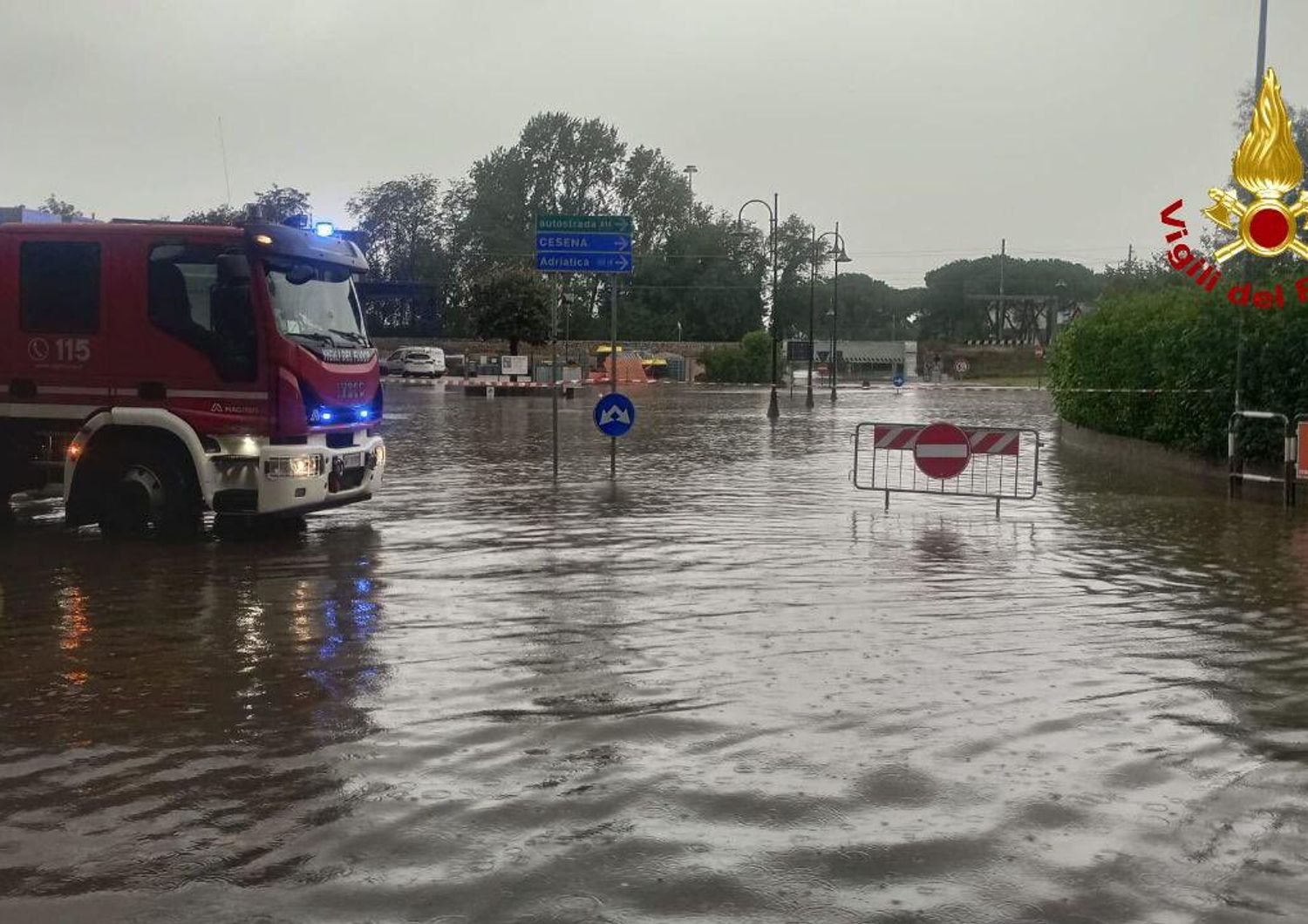 maltempo evacuazioni in emilia romagna in attesa piene fiumi sicilia