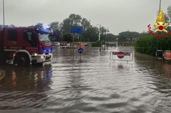 maltempo evacuazioni in emilia romagna in attesa piene fiumi sicilia