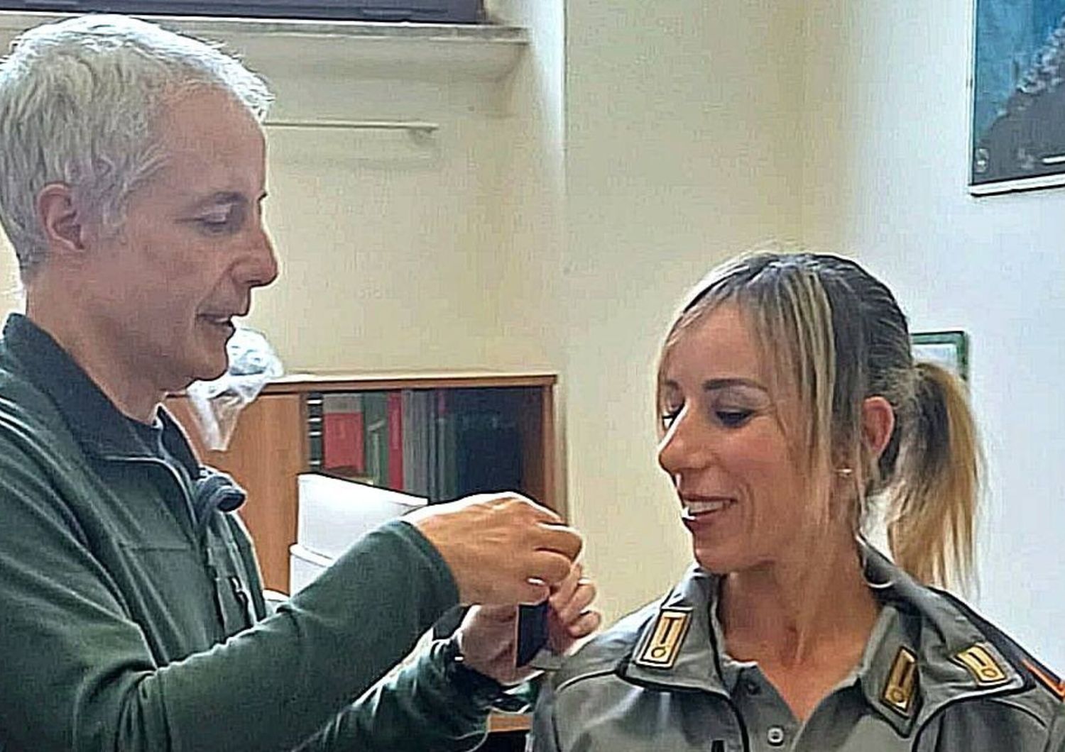 sopravvisuta a femminicidio diventa agente polizia provinciale