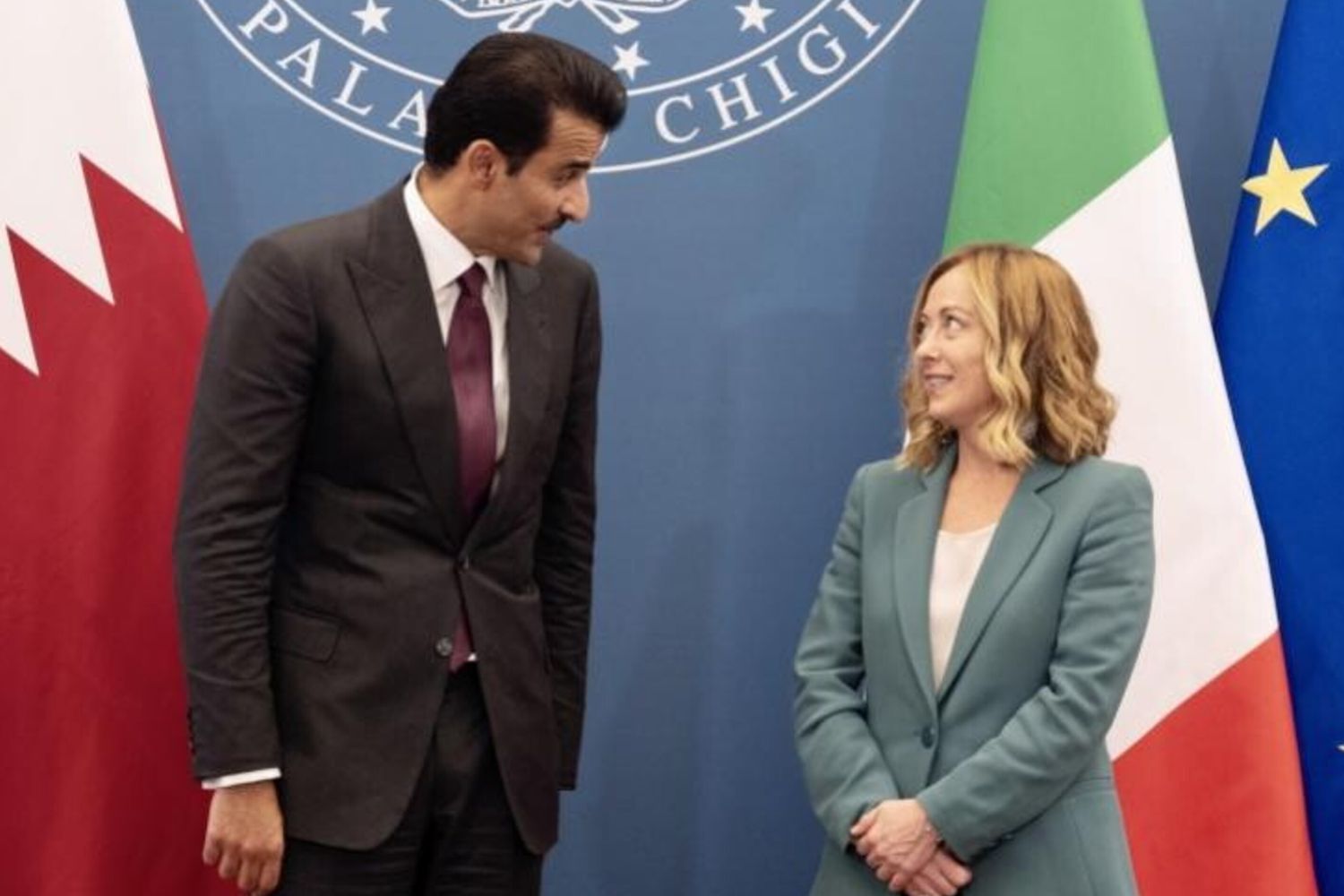 L'émir du Qatar, Tamim bin Hamad Al Thani avec la première ministre Giorgia Meloni