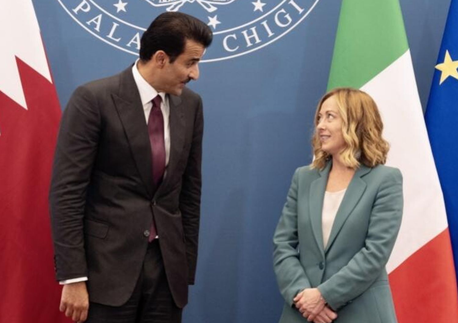 L'émir du Qatar, Tamim bin Hamad Al Thani avec la première ministre Giorgia Meloni