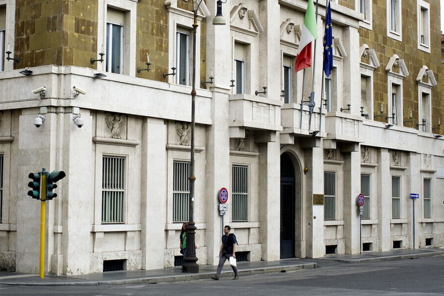 Migranti, il Csm chiede l'apertura di una pratica a tutela dei giudici di Roma