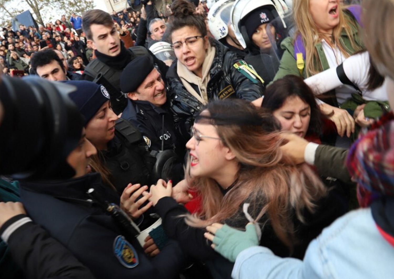 Protesta contro i femminicidi a Istanbul