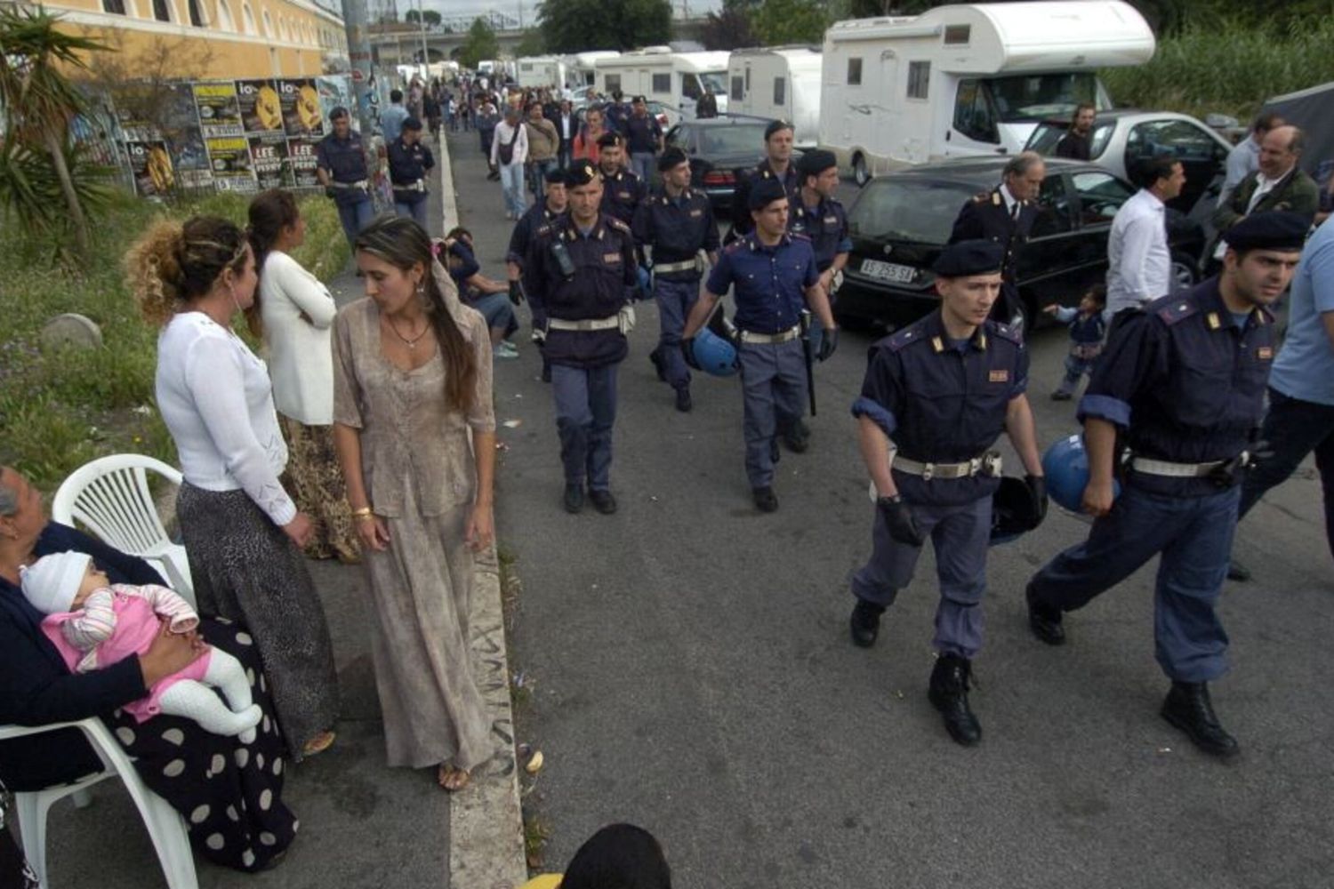 Sgombero di un campo rom a Roma