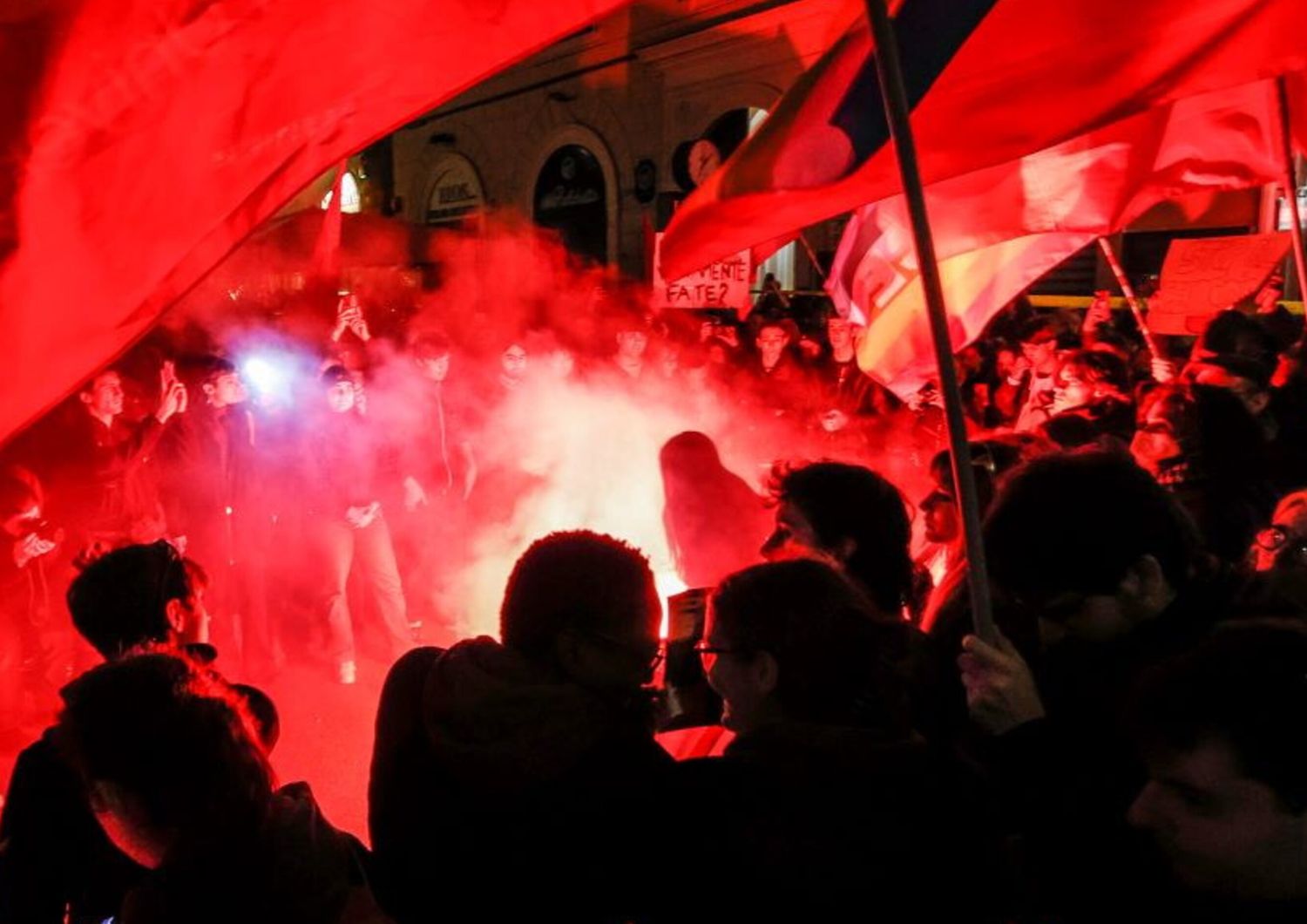 Proteste a Roma contro le cariche della polizia alle manifestazioni pro pal di Pisa e Firenze