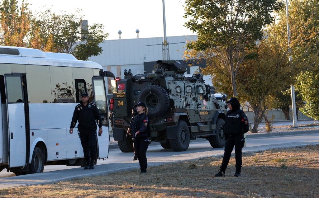 Attaccata la sede dell'industria aerospaziale di Ankara. Uccisi 2 terroristi