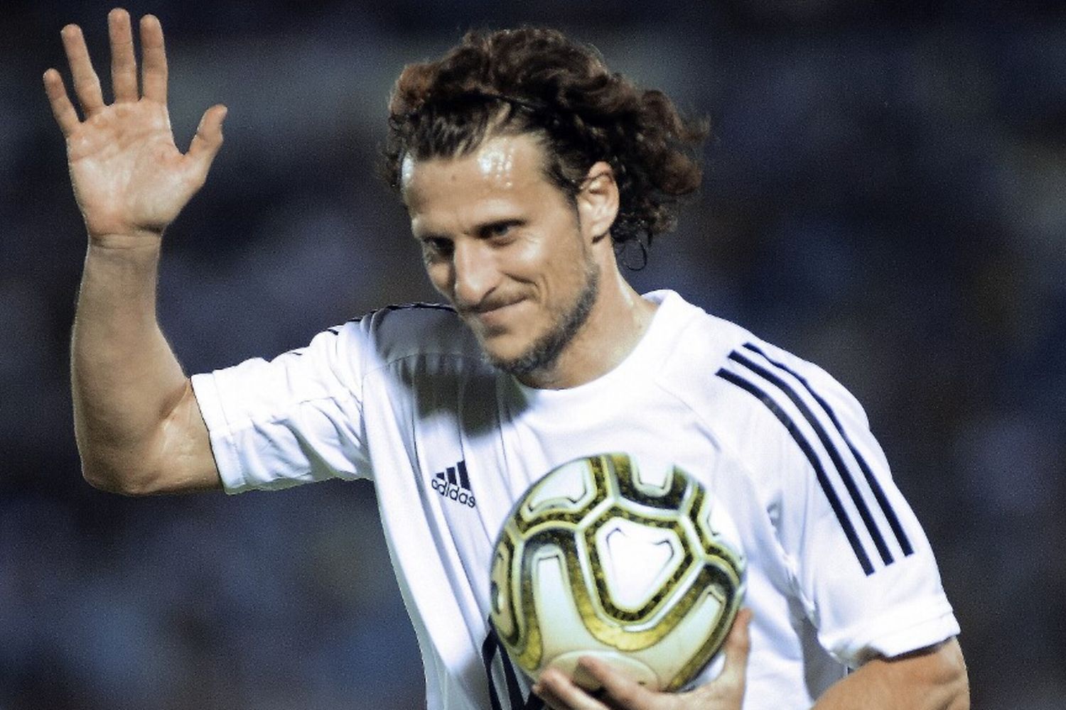 Diego Forlan torna in campo, con la racchetta