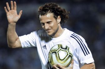 Diego Forlan torna in campo, con la racchetta