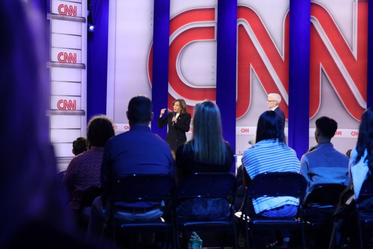 Harris, "Trump fascista, è un pericolo per la democrazia"