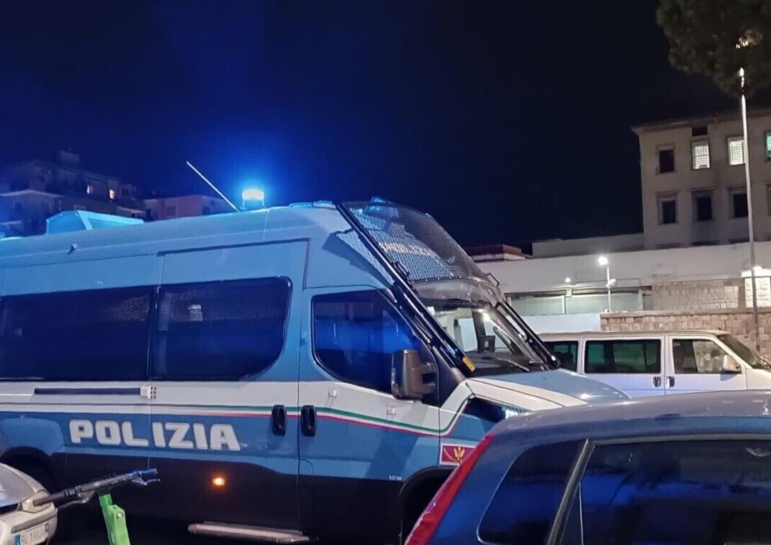 Sparatoria a Napoli, ucciso un 15enne