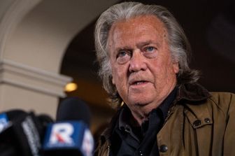 Prima conferenza stampa di Steve Bannon dopo i 4 mesi trascorsi in carcere