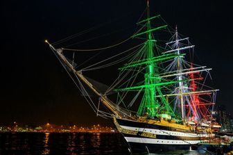 nave amerigo vespucci tour mondiale tappa singapore