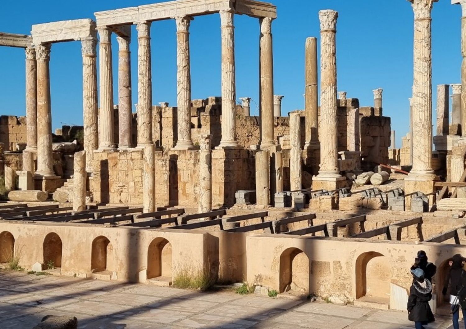 Les ruines de l'ancienne ville romaine de Leptis Magna, sur la côte méditerranéenne de la Libye