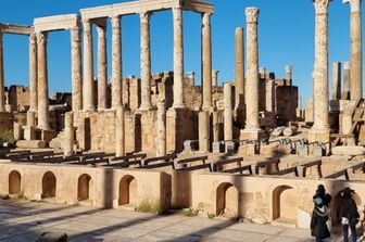 Les ruines de l'ancienne ville romaine de Leptis Magna, sur la côte méditerranéenne de la Libye