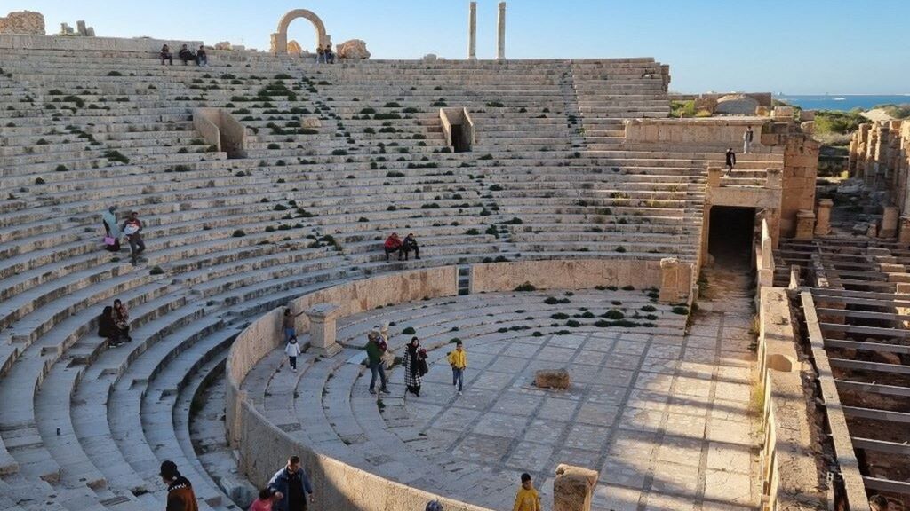 L'amphithéâtre de l'ancienne ville romaine de Leptis Magna, dans la ville côtière libyenne d'Al-Khums