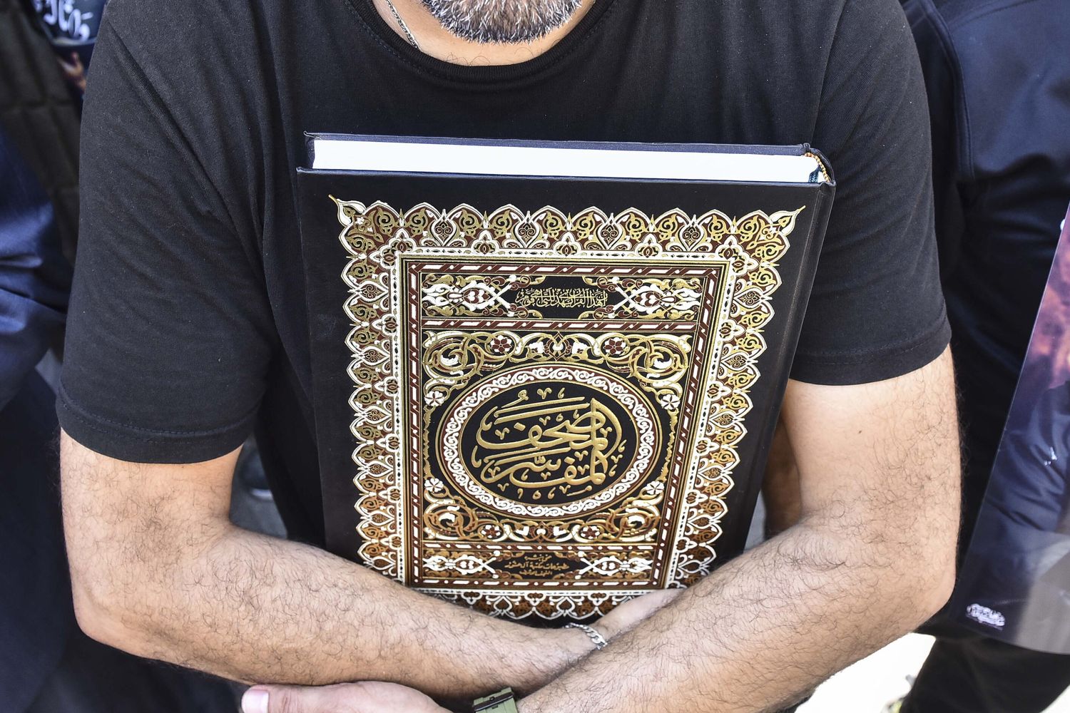 Bruciò il corano, russo a processo