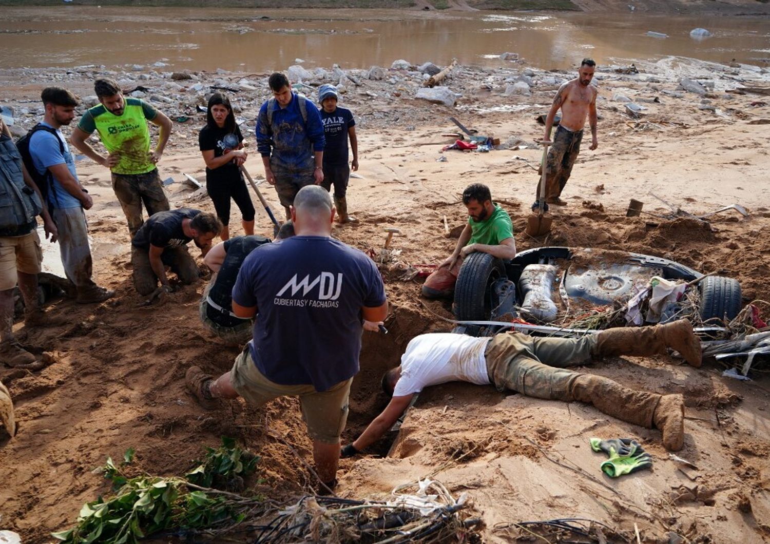 Almeno 205 morti a Valencia. Decine di arresti per saccheggi e razzie