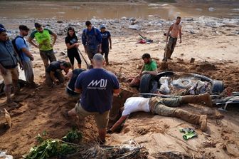 Almeno 205 morti a Valencia. Decine di arresti per saccheggi e razzie