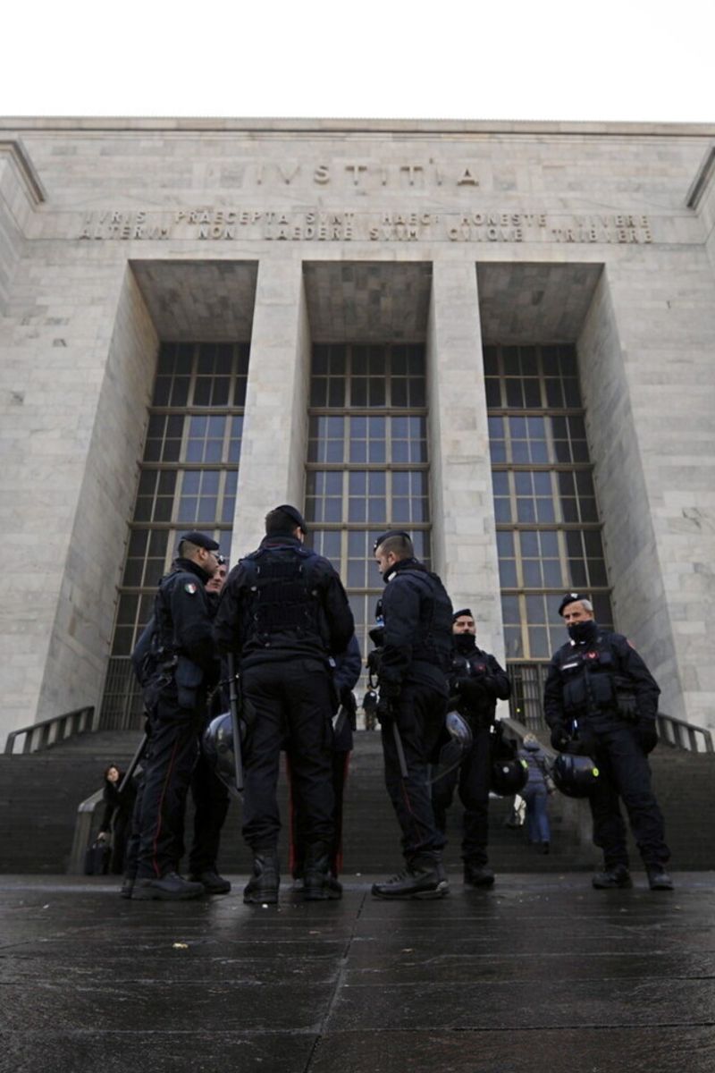 'Anche funzionari di Palazzo Chigi negli uffici di Equalize', dicono i carabinieri