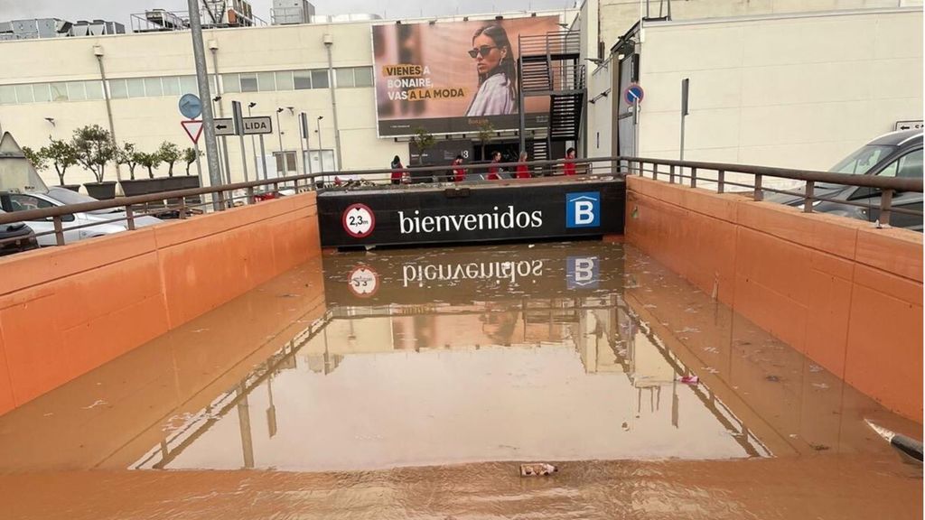 Il parcheggio sommerso del centro commerciale di Valencia