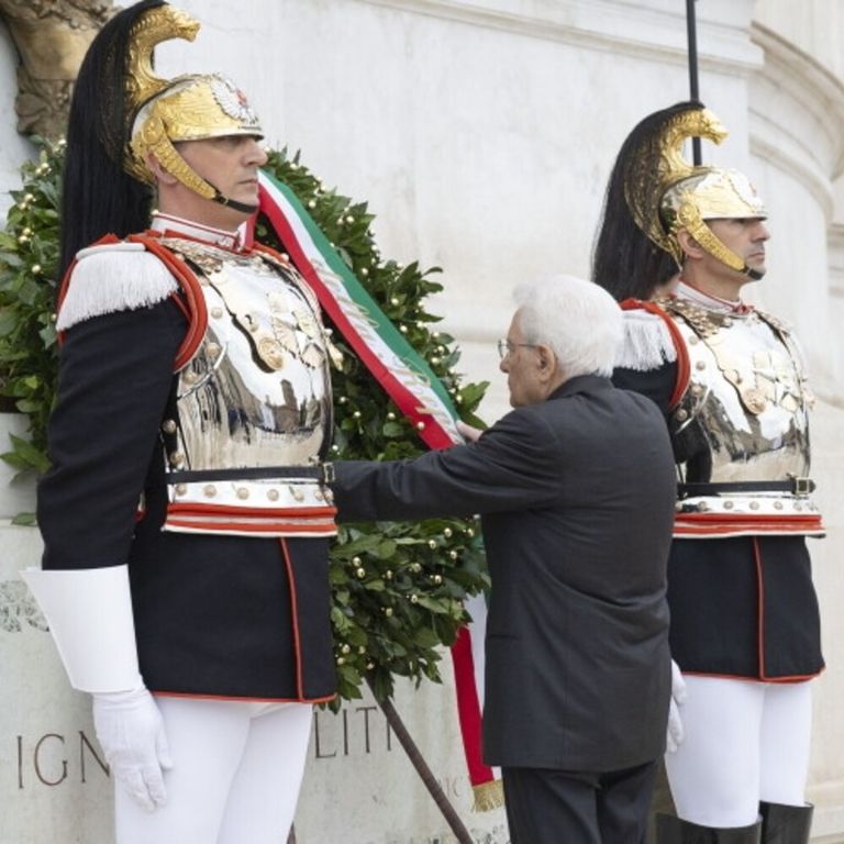 Sergio Mattarella all'Altare della Patria per la cerimonia del 4 novembre