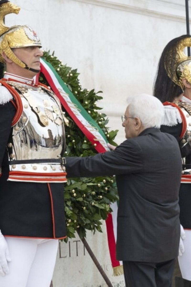 Sergio Mattarella all'Altare della Patria per la cerimonia del 4 novembre