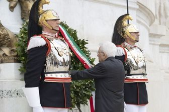 Sergio Mattarella all'Altare della Patria per la cerimonia del 4 novembre