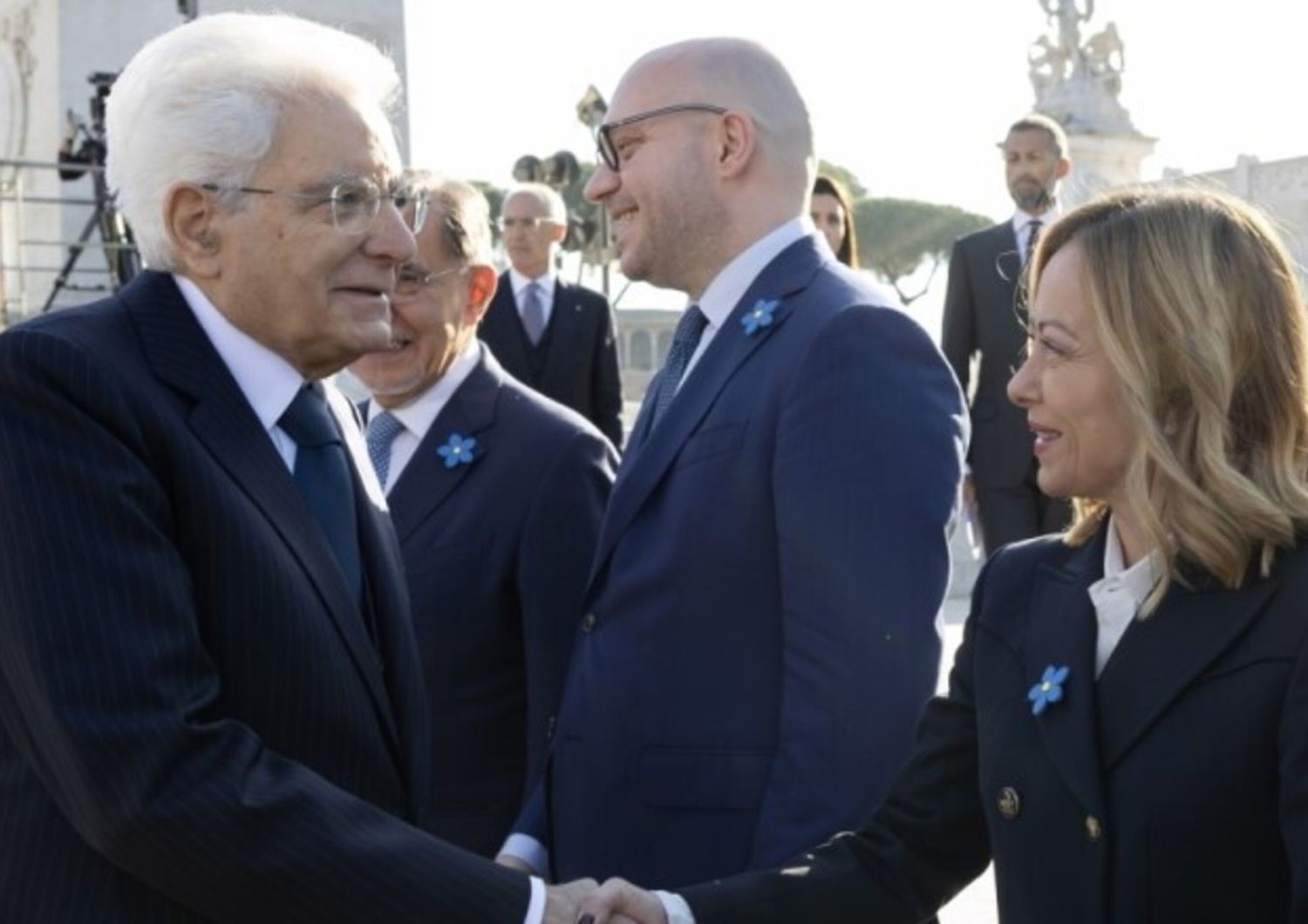 Sergio Mattarella e Giorgia Meloni all'Altare della Patria