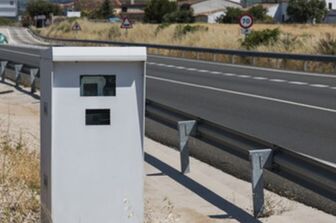 Guida a 255 km/h ma niente multa. L'autovelox non è omologato