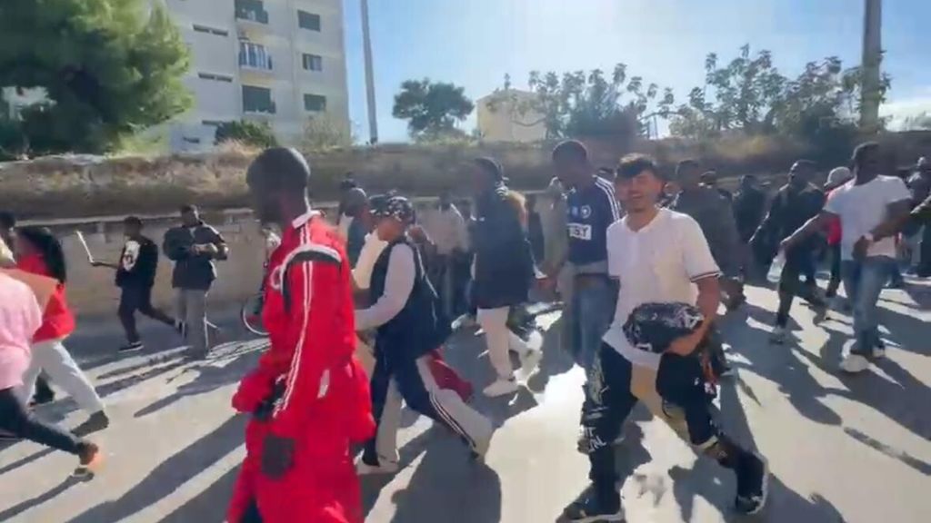 "Vogliamo migliori condizioni igieniche", in corteo i migranti del Cara di Bari