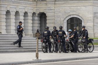 Un uomo armato arrestato vicino al Congresso