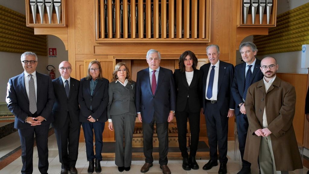 Foto di gruppo dei partecipanti agli Stati Generali della Diplomazia Culturale a Matera