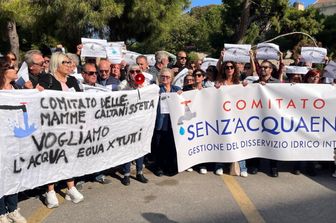 siccita protesta a palermo dei comitati