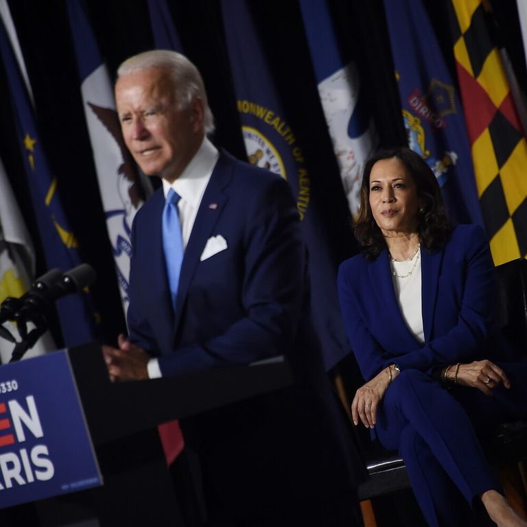 Adesso lo staff di Kamala dà la colpa a Biden, "ha aspettato troppo"