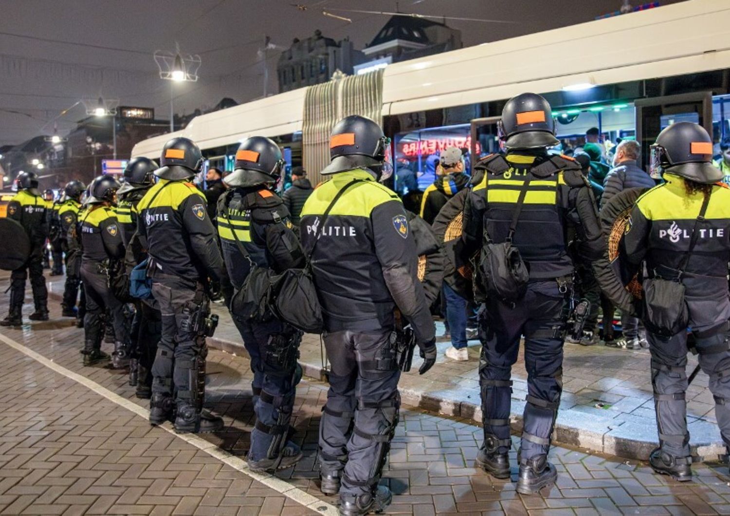 Tifosi israeliani aggrediti ad Amsterdam da filopalestinesi