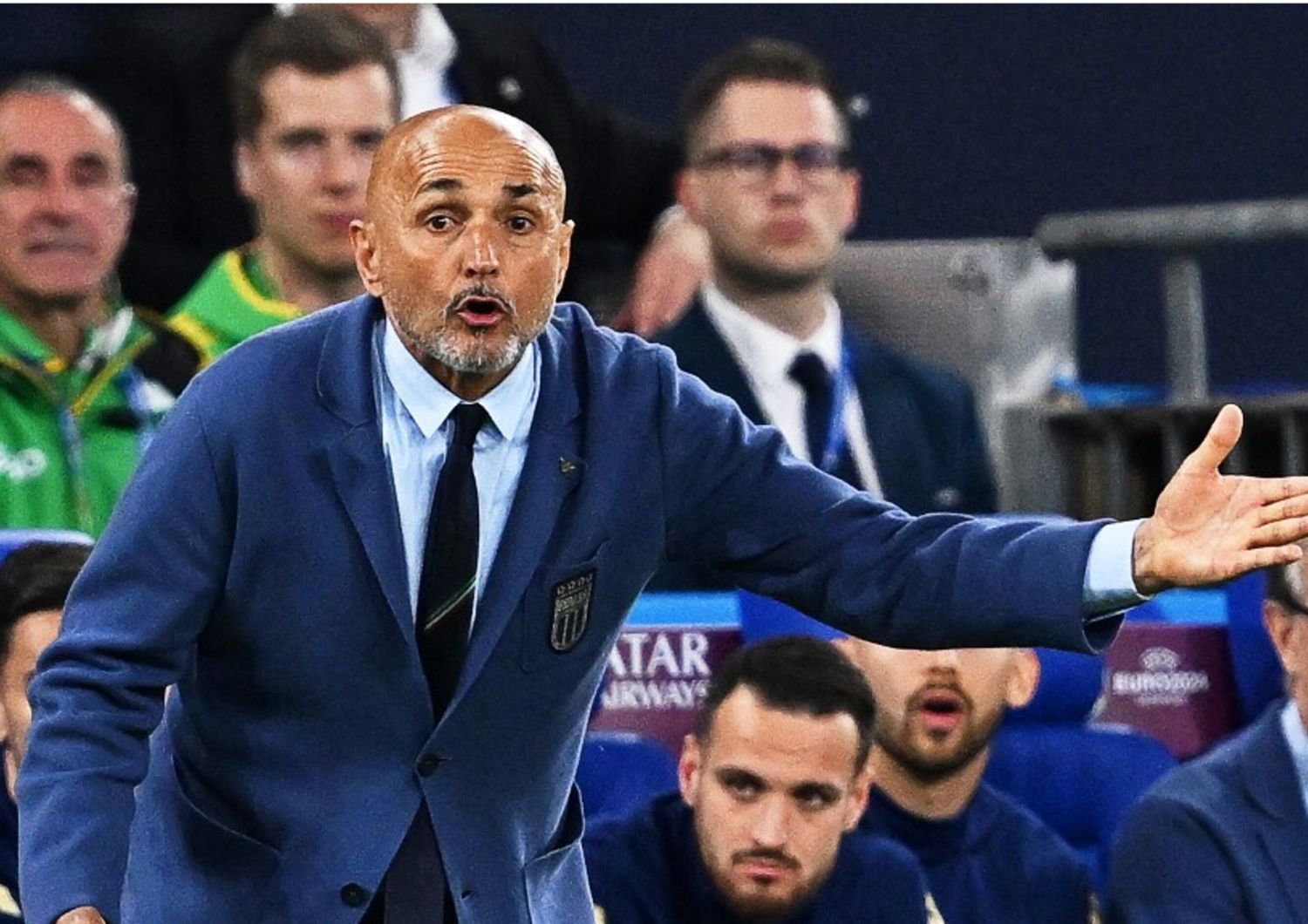 Uno sconsolato Spalletti tenta di far reagire l'Italia