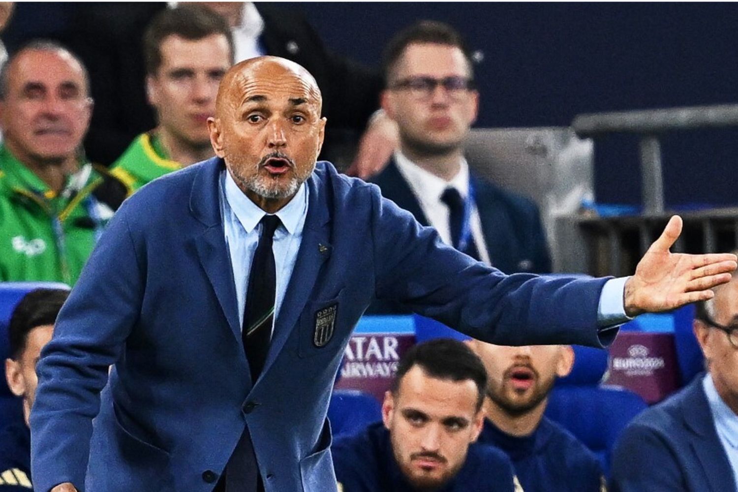 Uno sconsolato Spalletti tenta di far reagire l'Italia