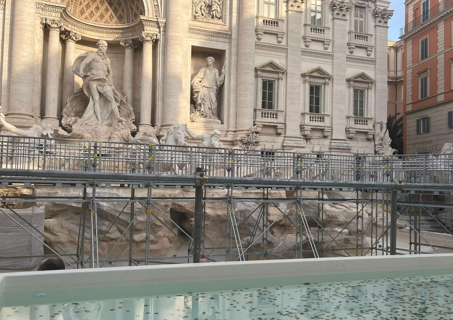 Inaugurata la passerella sulla Fontana di Trevi