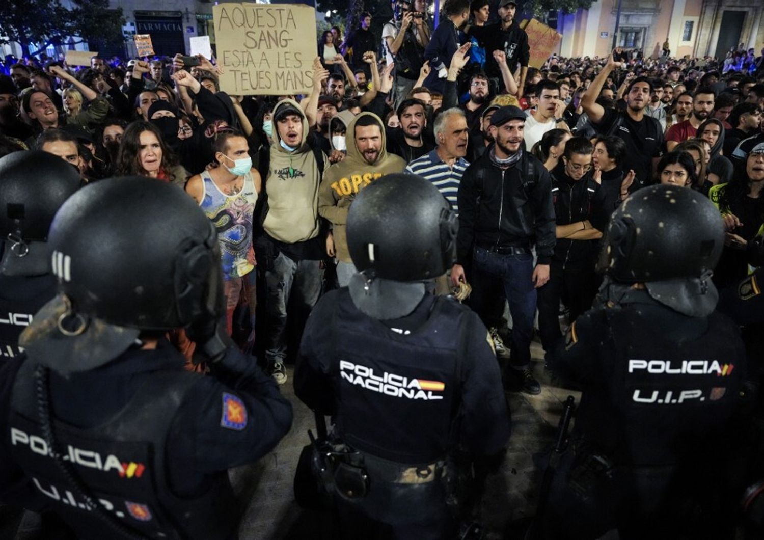 Valencia manifestazione gestione alluvioni dimissioni