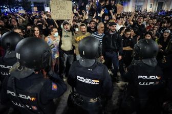 Valencia manifestazione gestione alluvioni dimissioni