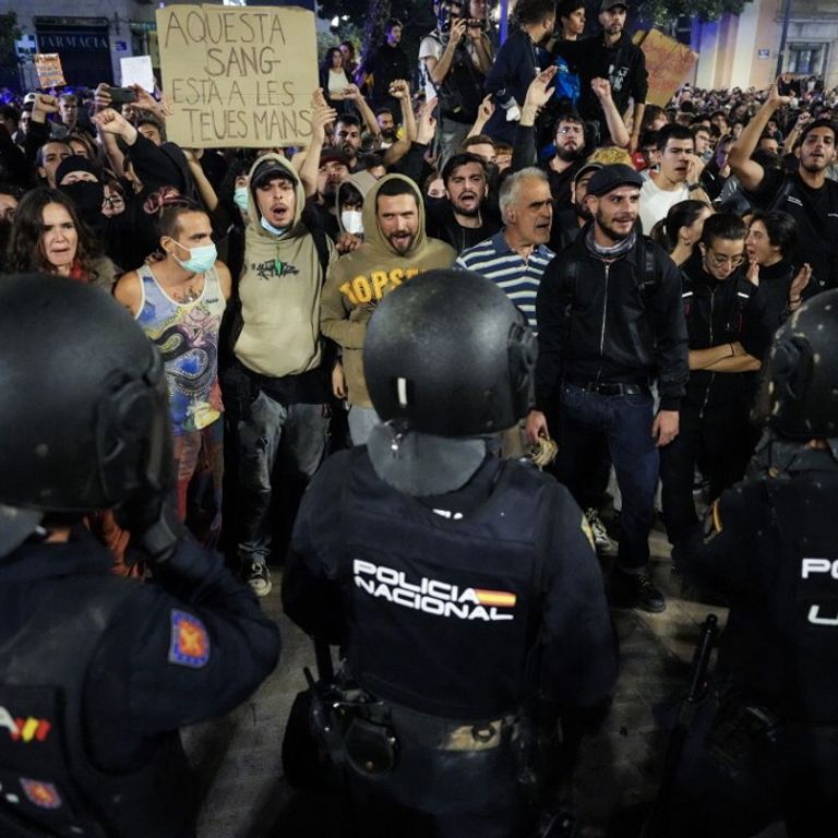 Valencia manifestazione gestione alluvioni dimissioni