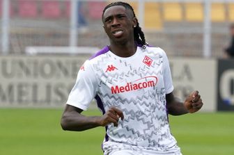 calcio la fiorentina batte il verona grazie a moise kean