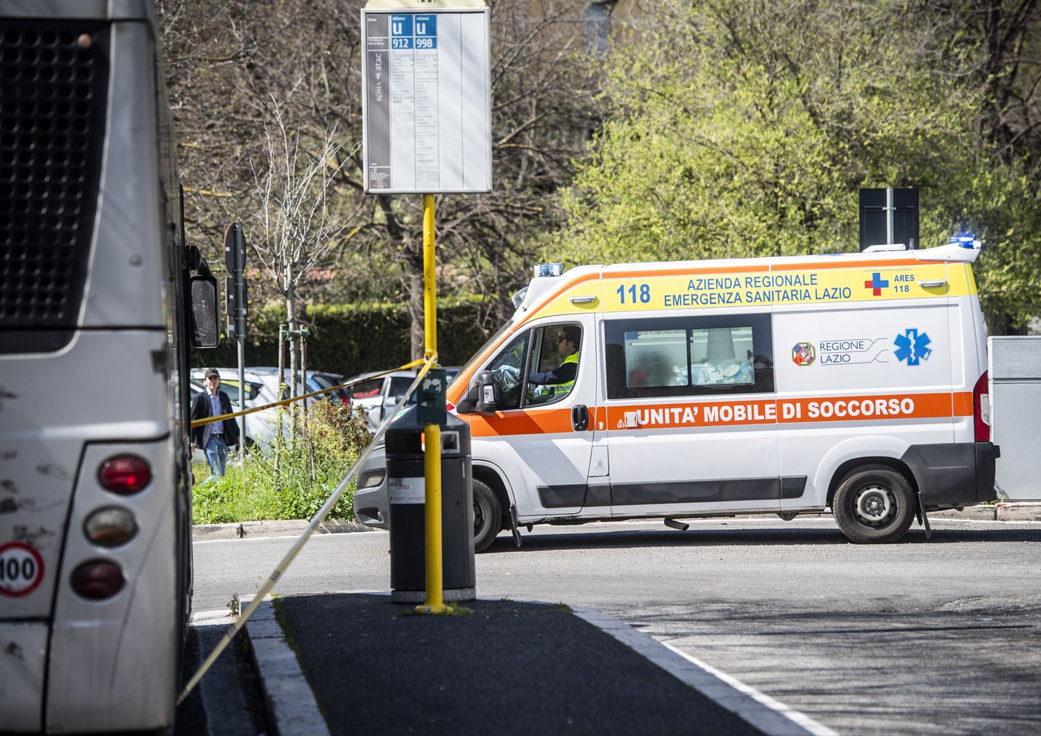 travolta da auto scendendo da bus, morta 15enne nel mantovano