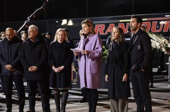 La dirigenza azzurra pone un mazzo di fiori in ricordo della strage dell'Heysel