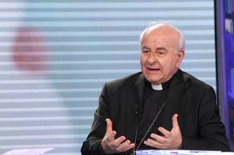 Monsignor Paglia e l’intelligenza artificiale: "Temo l’uomo non le macchine"