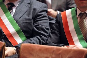 sondaggio sindaci contrari alla scelta del presidente anci nei partiti