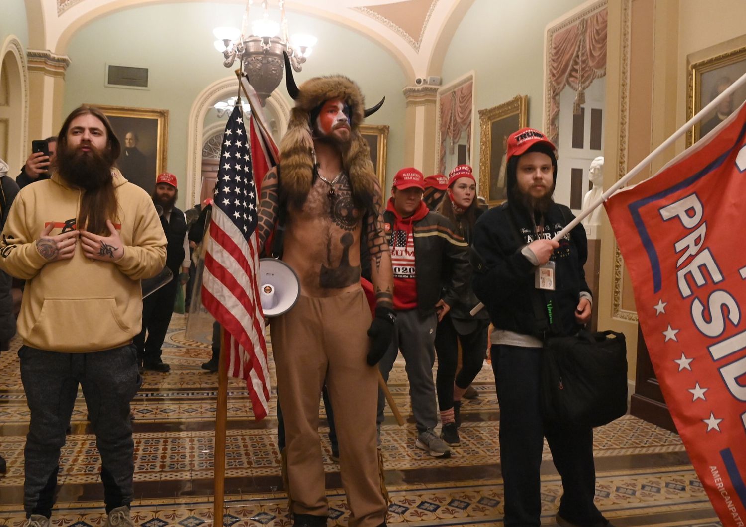 Manifestanti pro-Trump all'interno di Capital Hill, Washington