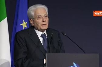 Mattarella: Non bisogna affidarsi al web come fosse un medico di fiducia