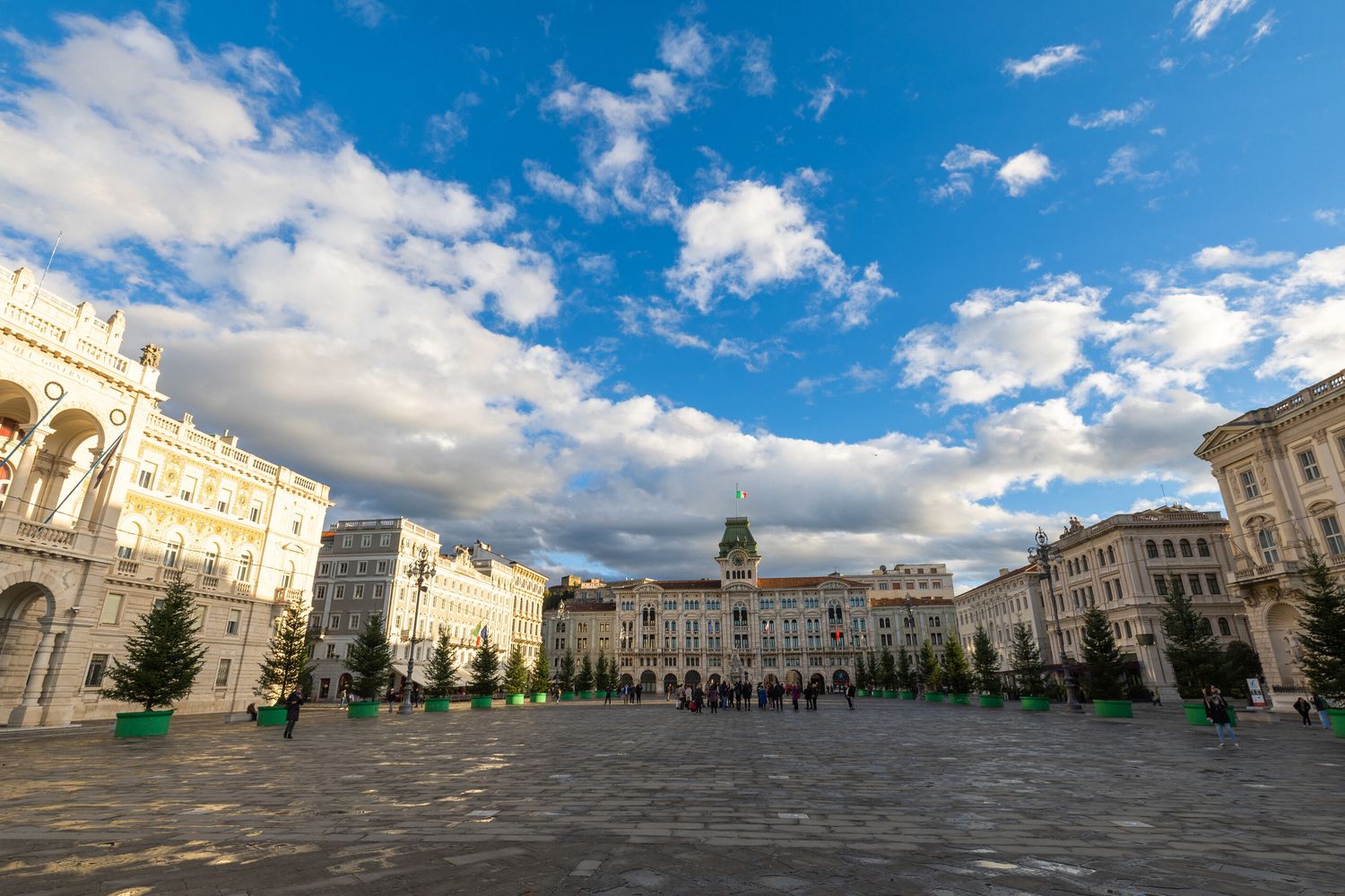 Operaio ferito e 'scaricato' vicino a un benzinaio, a Trieste un nuovo caso Satnam